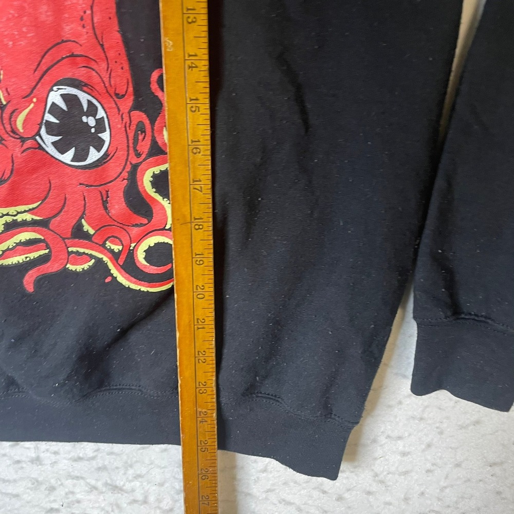 Red Hot Chili Peppers Sweatshirt Mens Size Medium Black Octopus Graphic Band - Picture 5 of 6